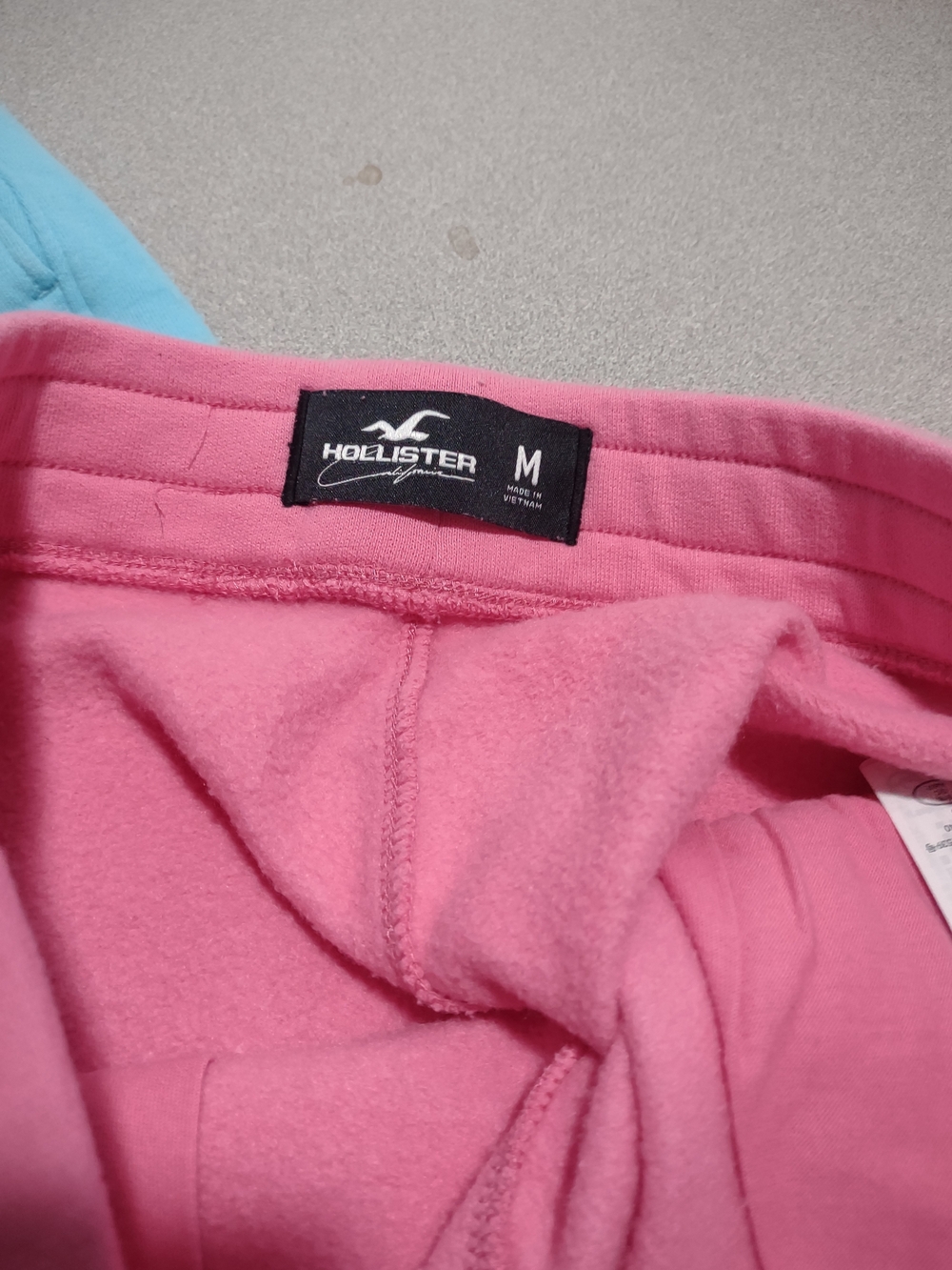 Hollister Sz.M Two-Pack Logo Shorts in Aqua & Pink - Picture 4 of 12